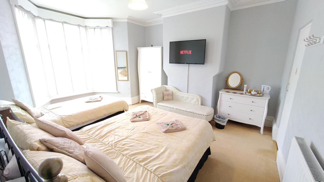 The Castleton Bed & Breakfast Blackpool Exterior photo