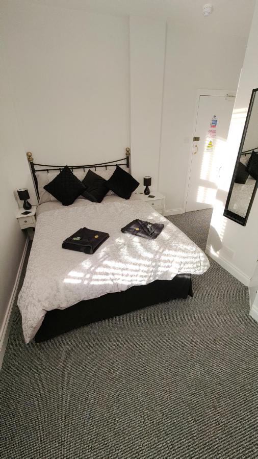 The Castleton Bed & Breakfast Blackpool Exterior photo