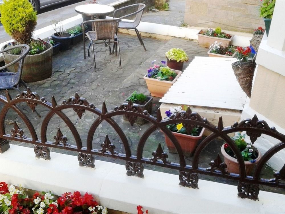 The Castleton Bed & Breakfast Blackpool Exterior photo