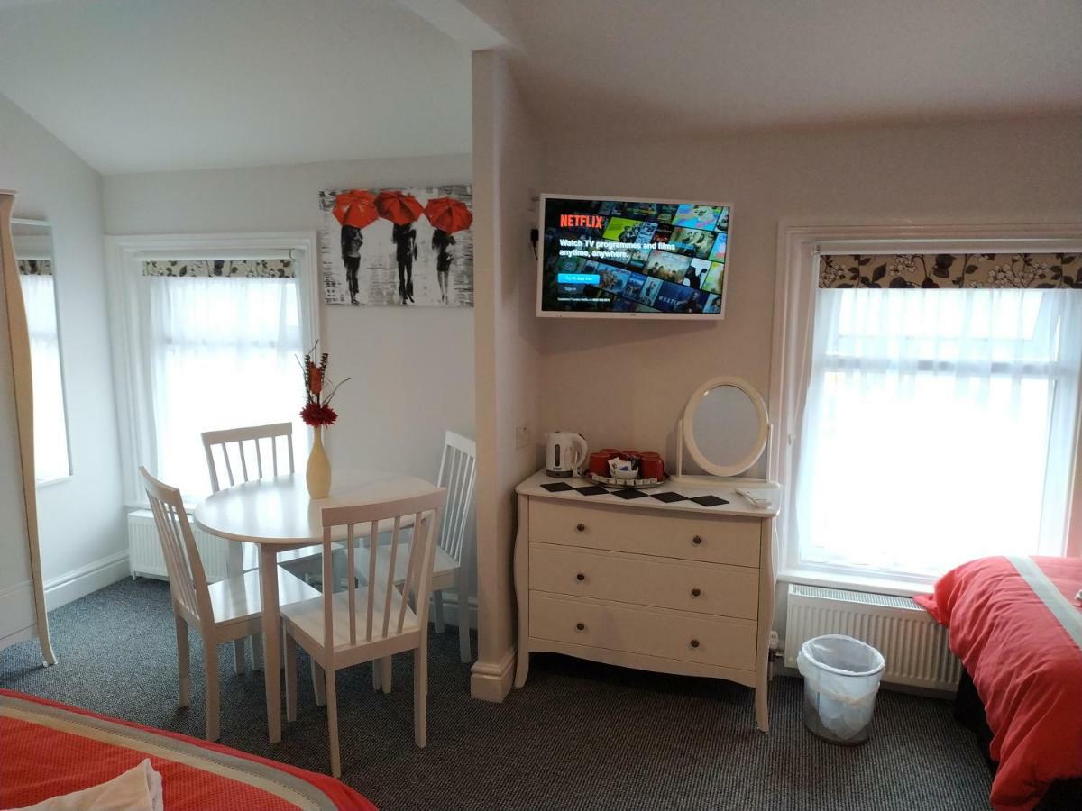 The Castleton Bed & Breakfast Blackpool Exterior photo